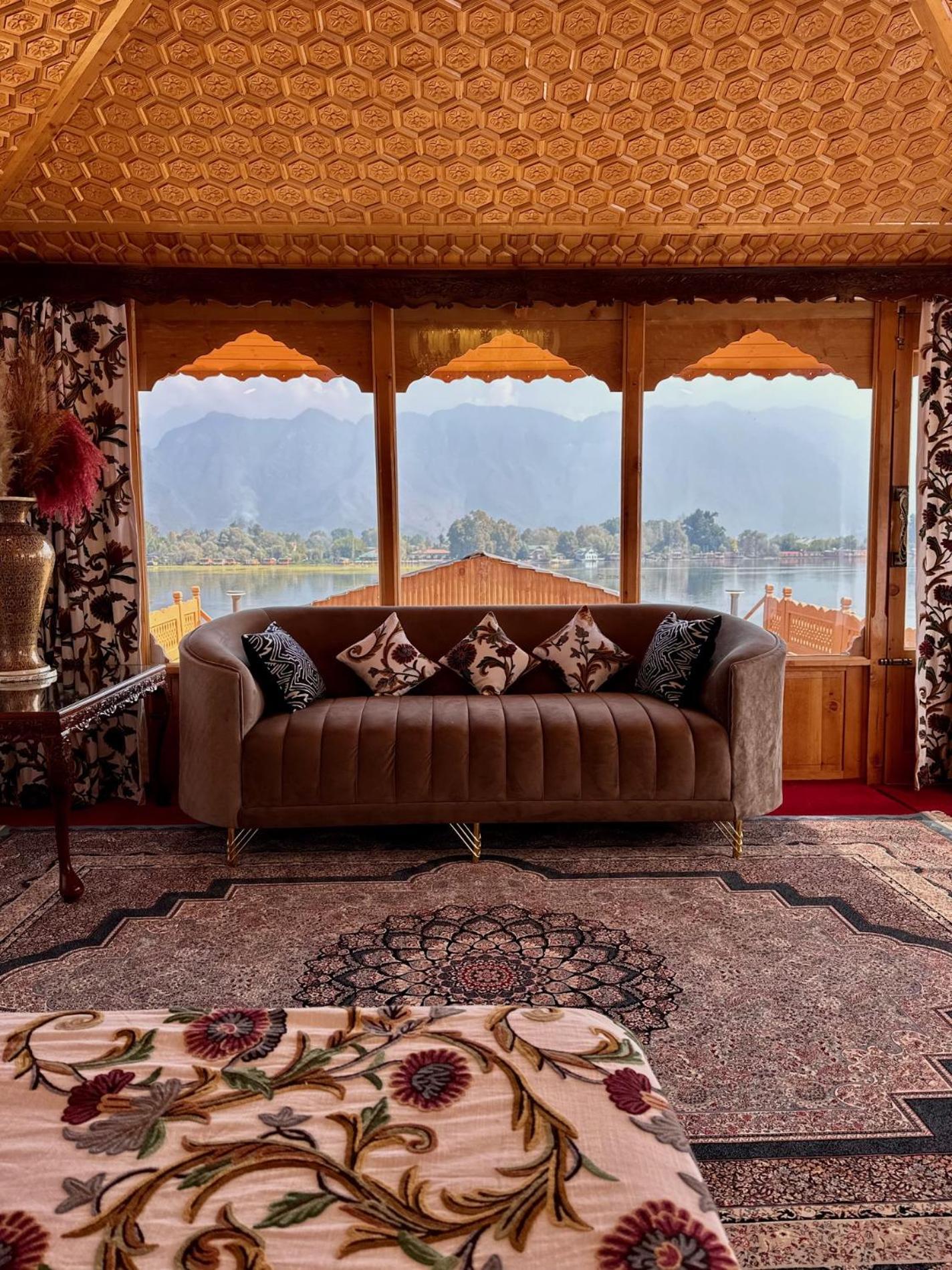 New Jacquline Heritage Houseboats Srīnagar Extérieur photo