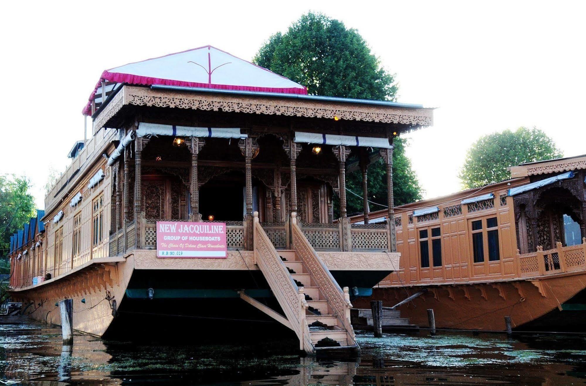 New Jacquline Heritage Houseboats Srīnagar Extérieur photo