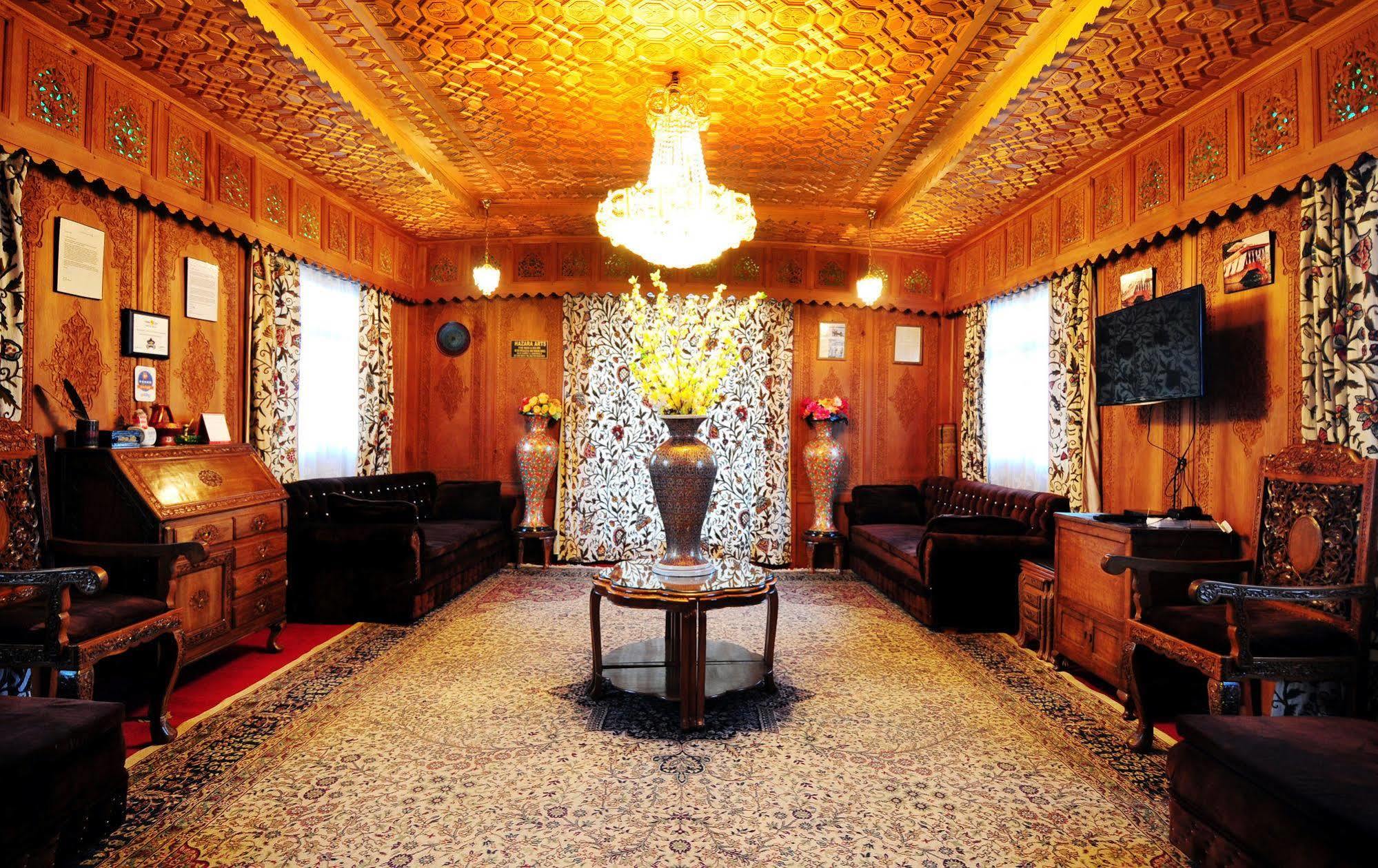 New Jacquline Heritage Houseboats Srīnagar Extérieur photo